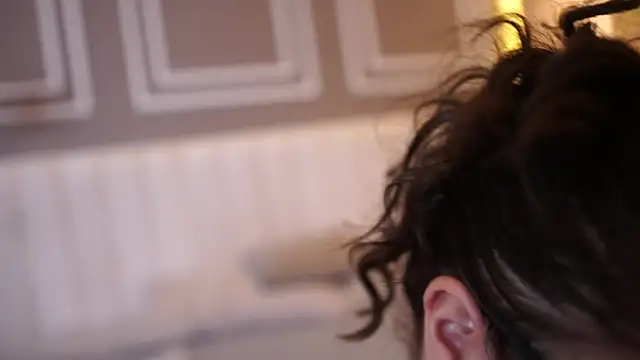 Tayler Kim online show from 11-18-25, 06:44