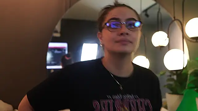 Snapshot of Tayler_Kim chatting on 02-10-26, 06:29 Tayler Kim online show from 02-10-26, 06:29