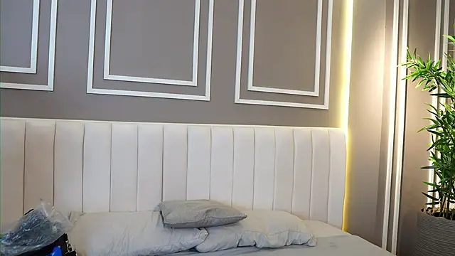 Tayler Kim online show from 11-15-25, 06:23