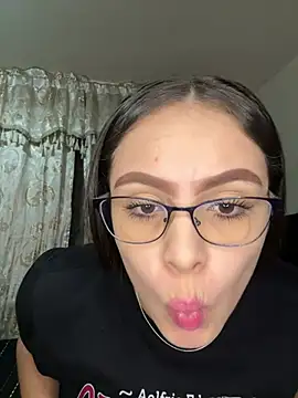 Snapshot of Tayler_Kim chatting on 04-22-26, 10:16 Tayler Kim online show from 04-22-26, 10:16