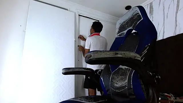 aston xvera online show from 10-17-25, 03:21