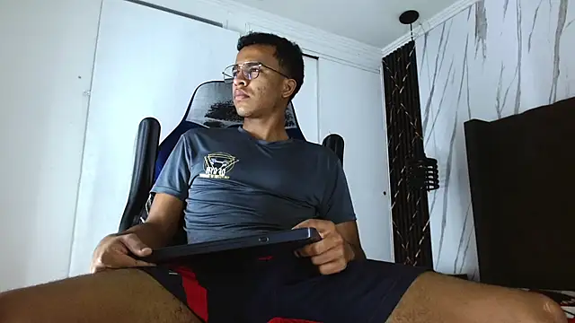 aston xvera online show from 11-13-25, 03:32