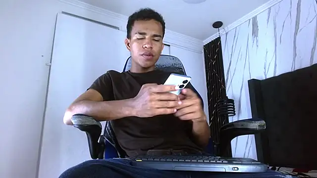 aston xvera online show from 10-21-25, 03:50