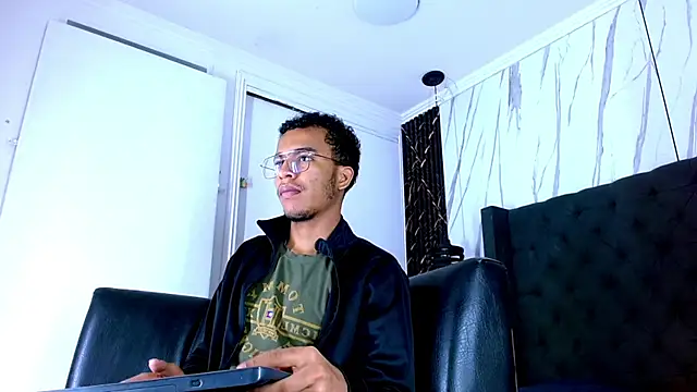 aston xvera online show from 12-14-25, 04:08