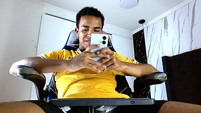 aston xvera online show from 10-30-25, 03:27