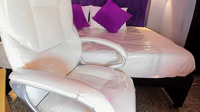 Miss Francheska online show from 04-17-26, 11:57