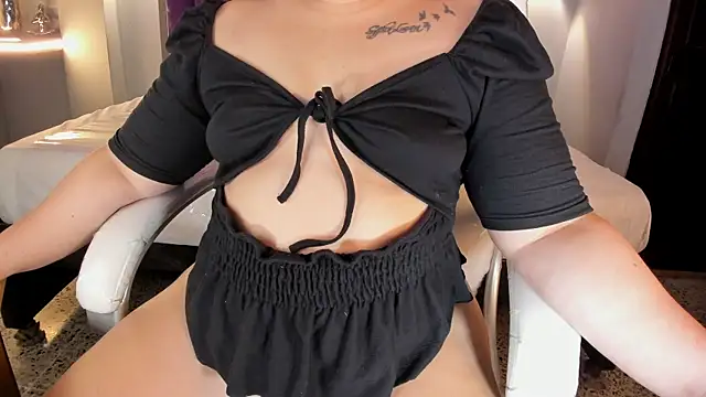 Snapshot of Miss_Francheska chatting on 04-18-26, 12:07 Miss Francheska online show from 04-18-26, 12:07