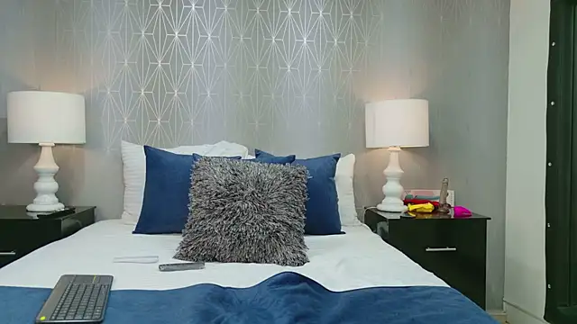 ZoeWilliis online show from 12-01-25, 12:39