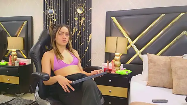 ZoeWilliis online show from 02-22-26, 12:18