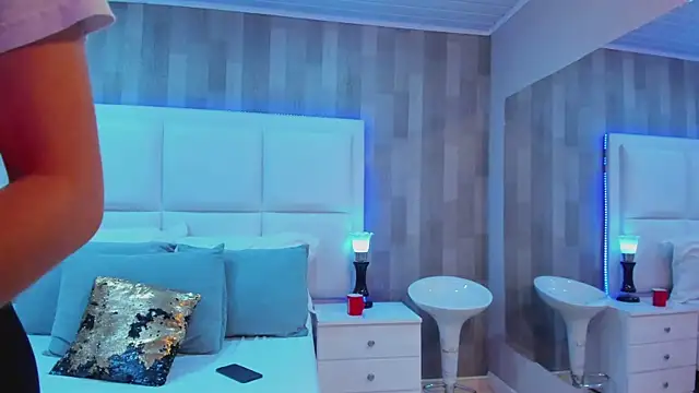 ZoeWilliis online show from 10-18-25, 12:40