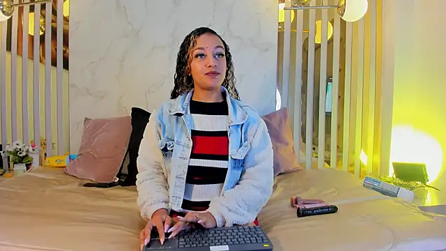 Melaniegh  online show from 09-09-25, 11:19