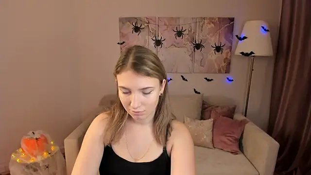 MilinaMorris online show from 10-19-25, 01:08