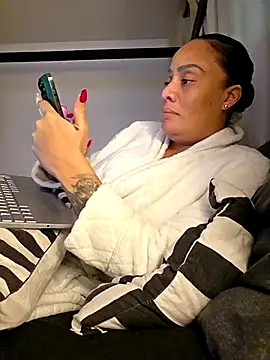 Snapshot of sugarsweetie8000 chatting on 10-22-25, 05:01 sugarsweetie8000 online show from 10-22-25, 05:01