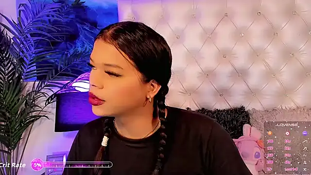 Valeria Swett  online show from 04-14-26, 08:03