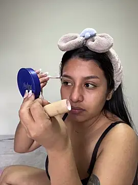  Chloe Smith online show from 12-17-25, 02:55