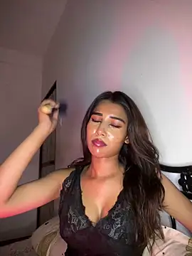 STRIP GLOW online show from 04-18-26, 09:15