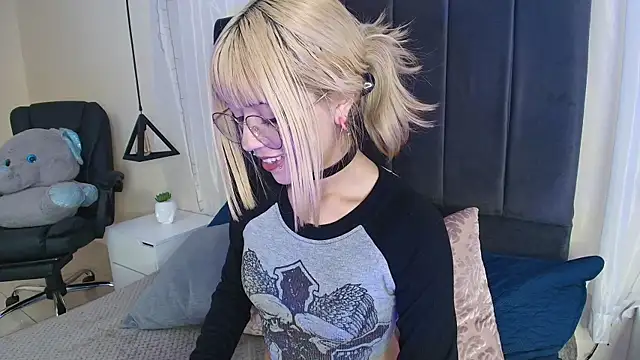 IvyBelle  online show from 11-15-25, 12:31