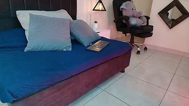 IvyBelle  online show from 09-23-25, 11:50