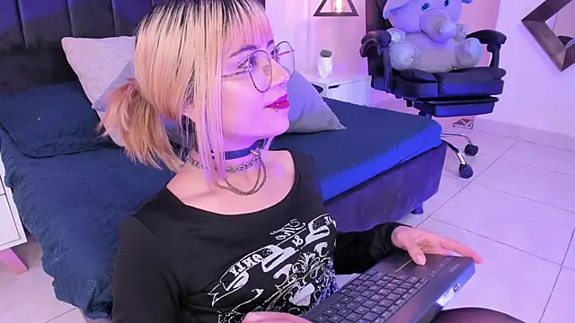 IvyBelle  online show from 09-17-25, 12:07