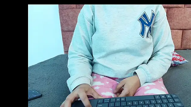 Brunette Messy1 online show from 10-13-25, 08:32