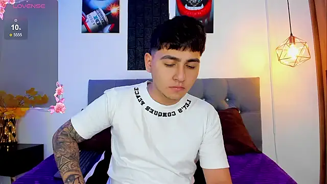 Nicolas James Sc online show from 10-23-25, 01:43