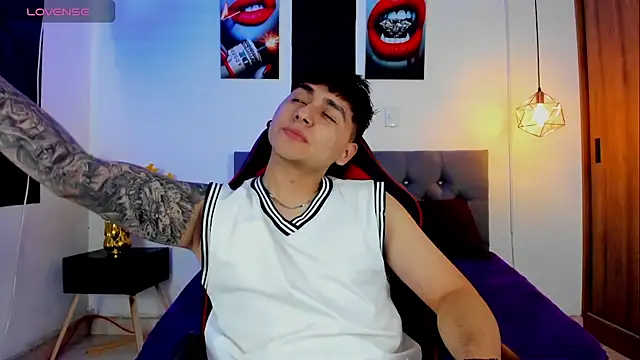 Nicolas James Sc online show from 10-28-25, 01:32