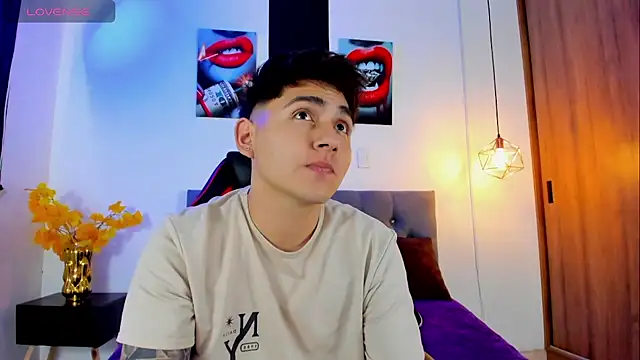 Nicolas James Sc online show from 09-15-25, 01:55