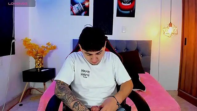 Nicolas James Sc online show from 11-25-25, 02:28