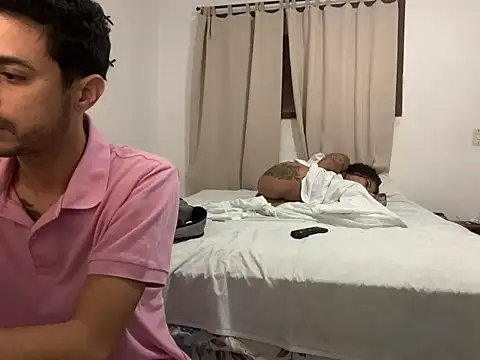 Snapshot of Claracacheadaa chatting on 10-19-25, 04:26 Claracacheadaa online show from 10-19-25, 04:26