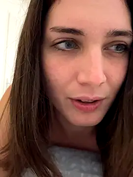 Snapshot of Petitbiscuit2B0 chatting on 10-24-25, 10:25 Petitbiscuit2B0 online show from 10-24-25, 10:25