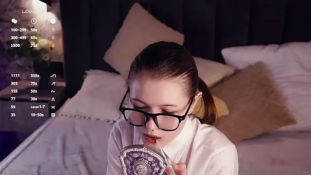 LynHillaire online show from 04-09-26, 12:33