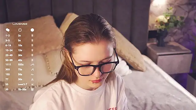 LynHillaire online show from 04-17-26, 12:30