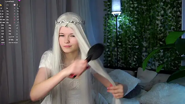 LynHillaire online show from 03-12-26, 12:20