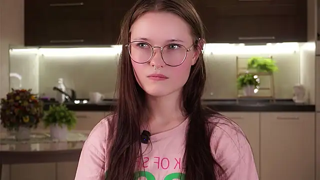 LynHillaire online show from 09-10-25, 11:09