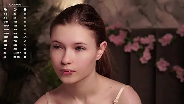 Snapshot of LynHillaire chatting on 05-23-26, 12:15 LynHillaire online show from 05-23-26, 12:15