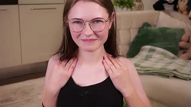 LynHillaire online show from 09-11-25, 12:49