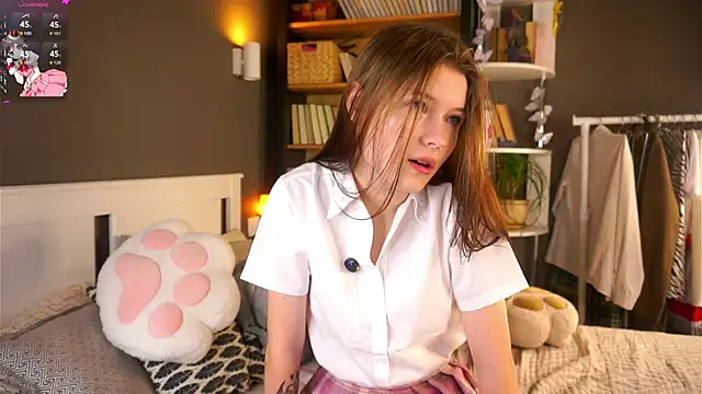 LynHillaire online show from 12-04-25, 11:09