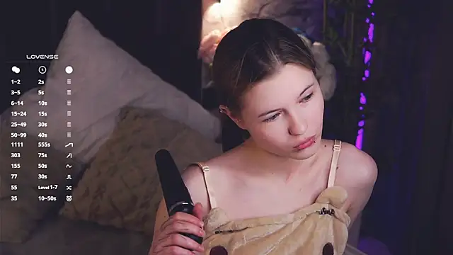 Snapshot of LynHillaire chatting on 04-30-26, 12:56 LynHillaire online show from 04-30-26, 12:56