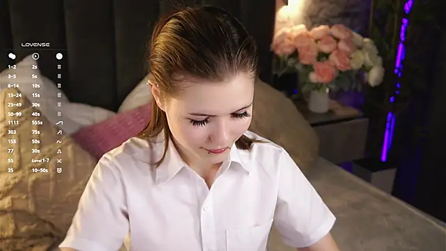Snapshot of LynHillaire chatting on 05-04-26, 02:53 LynHillaire online show from 05-04-26, 02:53