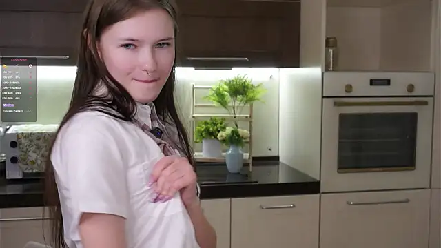 LynHillaire online show from 11-01-25, 10:20