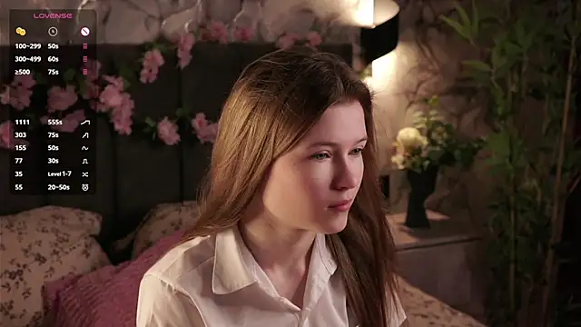 Snapshot of LynHillaire chatting on 06-03-26, 12:17 LynHillaire online show from 06-03-26, 12:17
