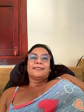 Snapshot of YadiraOrozco chatting on 10-22-25, 08:41 YadiraOrozco online show from 10-22-25, 08:41