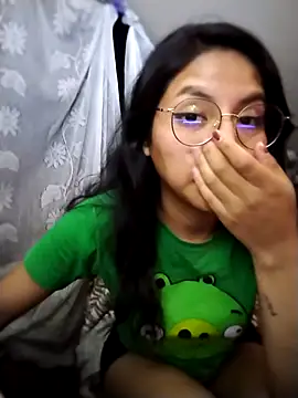 Regina Shine online show from 03-25-26, 03:17