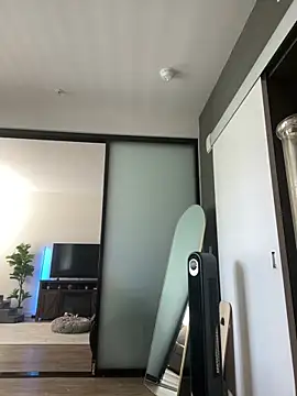 Snapshot of violet_lin chatting on 04-10-26, 10:17 violet lin online show from 04-10-26, 10:17