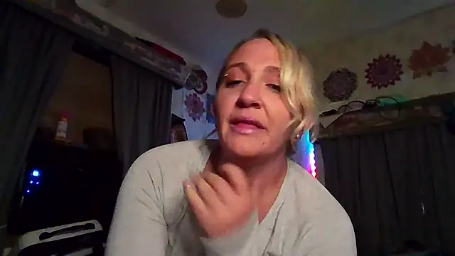 Snapshot of LyraShade89 chatting on 10-06-25, 01:18 LyraShade89 online show from 10-06-25, 01:18