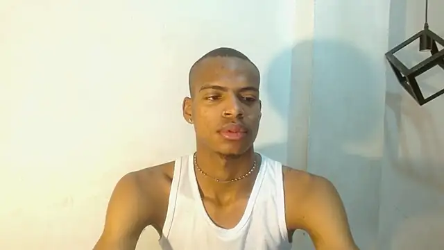 Snapshot of criss_zuri chatting on 10-04-25, 11:34 criss zuri online show from 10-04-25, 11:34