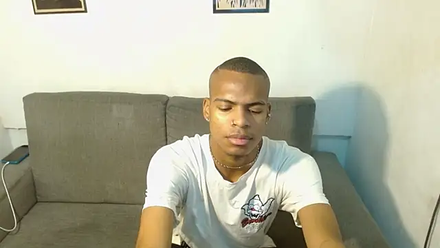 Snapshot of criss_zuri chatting on 10-06-25, 11:55 criss zuri online show from 10-06-25, 11:55