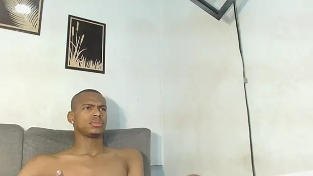 Snapshot of criss_zuri chatting on 10-10-25, 11:55 criss zuri online show from 10-10-25, 11:55