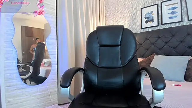 Snapshot of sophie__blare chatting on 09-13-25, 08:09 sophie  blare online show from 09-13-25, 08:09