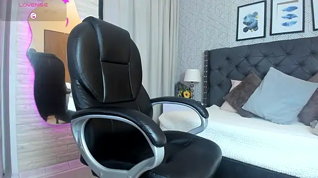 Snapshot of sophie__blare chatting on 09-19-25, 07:18 sophie  blare online show from 09-19-25, 07:18